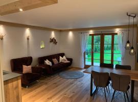 Neurenovierte Ferienwohnung Franzl, hotel v destinaci Holzkirchen