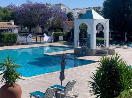 Villa c/ piscina próxima da praia，卡巴納斯·德·塔維拉的飯店