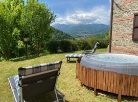 Cottage House Il Palazzetto, hotel with hot tubs in Castelnuovo di Garfagnana