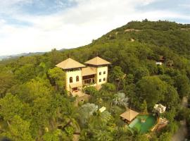 Ever dreamed of staying in a 4 Bedroom Castle SDV044A-By Samui Dream Villas，位于班邦宝的酒店