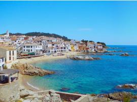 Apartamento a 100 m de playa. Calella Palafrugell, feriebolig i Calella de Palafrugell