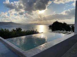 Krios Luxury Suites, коттедж в городе Krotiri