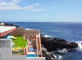 Coastal Dream with heated pool, hotel u gradu 'El Escobonal'