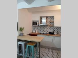 M2 Cool apartment next to metro. 15m to center: Esplugues de Llobregat'ta bir daire