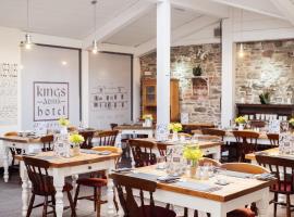 The Kings Arms Hotel โรงแรมในAbergavenny