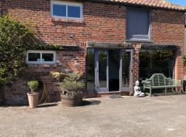 Impeccable cottage suitable for Three adults, cheap hotel in Tockwith