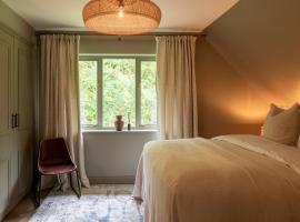 Beautiful Luxury Property in the Surrey Hills, hotel en Cranleigh