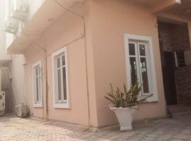 executive 3 bedrooms house in Lagos Nigeria, cabaña o casa de campo en Lekki