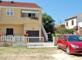 Apartment in Privlaka with Terrace, Air conditioning, Wi-Fi, Washing machine (4839-1)