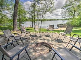 Stunning Crosslake Cabin with Deck and Lake Views!, hotel with parking in Cross Lake