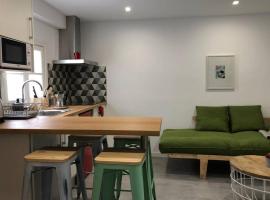 M3 Terrace. Cool apartment 15 min center by metro, self catering accommodation in Esplugues de Llobregat