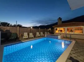 Holiday Home Chester with Heated Pool