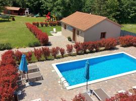 Guest house Flora, vacation rental in Pazin