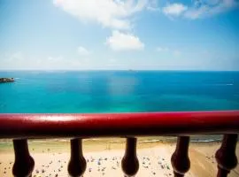 Las Damas Premium 23F Beach Front - Pool & Parking