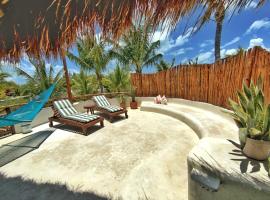 Casa Cacahuate Holbox-Casa entera con jardin-Whole house with garden, hotel u gradu Holboks Ajland