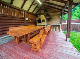 Villa Zarina、Gutaのホテル