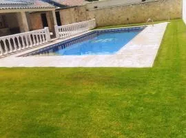 Chalet con Encanto y Piscina