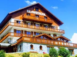 Chalet Beausoleil 4 étoiles - prestige - au pied du col de la croix de fer，聖索林達爾沃的飯店