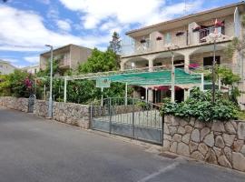 Apartments 1000 Flowers, hotel v destinaci Stari Grad