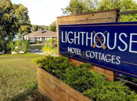 Lighthouse Motel and Cottages: Bridgewater şehrinde bir otel
