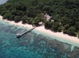 Coral Eye Boutique Resort and Marine Outpost, hôtel à Likupang