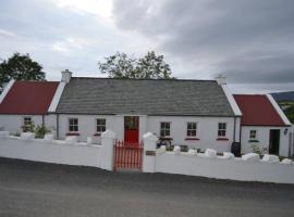 Cecil's Cottage, Ballynary, Buncrana by Wild Atlantic Wanderer, casa rústica em Buncrana