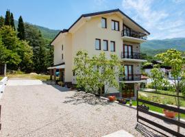 Et Larum, hotel berdekatan Pantai Orevche, Peštani