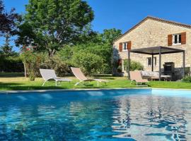 Gîte de charme piscine privée chauffée climatisé wifi aux portes du Périgord entre Villeréal et Monpazier, hotel met zwembaden in Parranquet