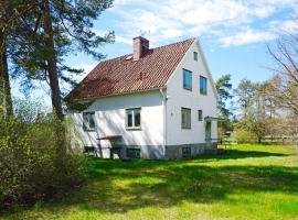 4 person holiday home in ST NGA, cottage in Stånga