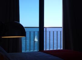 Sea front apartment - Princesa D. Amélia, hotel near Madeira Casino, Funchal