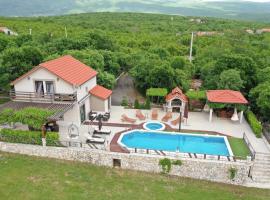 Awesome Home In Grab With Outdoor Swimming Pool, parkolóval rendelkező hotel Grabban
