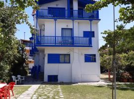 Blue Garden, hotel with parking in Lambírion