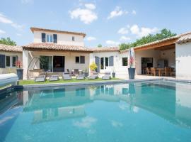 Villa Clème, hôtel avec piscine à Grignan