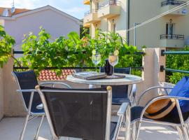 Sea and Lemon Tree apartment, hotel ob plaži v mestu Drašnice