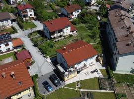 Apartment and room Anica, bed and breakfast en Tolmin