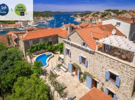 Villa Vicina Heritage villa for 9,Milna - close to restaurants and shops, villa sihtkohas Milna