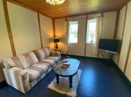 The Cosy Cabin, hotel em Swinford