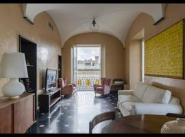 ALTIDO Exclusive Flat for 6 near Cathedral of Genoa, appartamento a Genova