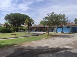 Duna camere con bagno, ξενοδοχείο διαμερισμάτων σε Lido Adriano