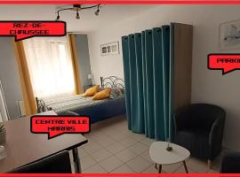 Charmant studio en plein centre avec parking, cheap hotel in Saint-Omer