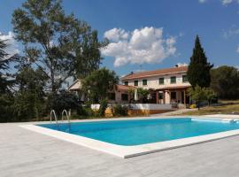 La Casa del Ingles - Robledillo de la Jara, budget hotel sa Robledillo de la Jara