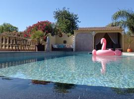 Quinta Pereiro Tropic Garden, Algarve, отель типа «постель и завтрак» в городе Монкарапашу
