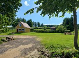 HEXAGON HONEY HOUSE+ prywatna plaża+jezioro+ stawy+ gospodarstwo+ pasieka, vacation rental in Srokowo