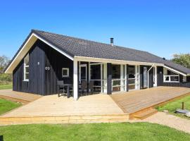 8 person holiday home in L kken, hotel i Trudslev