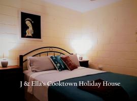 J & Ella's Holiday House - 2 Bedroom Stays, sumarhús í Cooktown