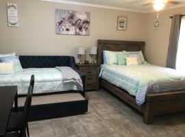 Just Like Being at Home- Newly Renovated Unit, сімейний готель у місті North Troy