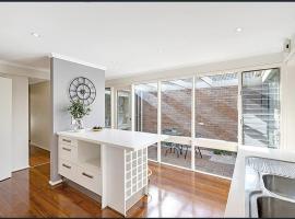 Adelaide Holiday Home, holiday home in Adelaide