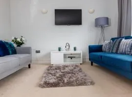 Modern 4BR Cottage in Windsor, Near Marina and Thames