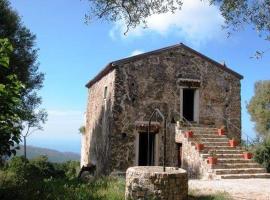 Casa Vacanze La Guardia, villa en Tortorella