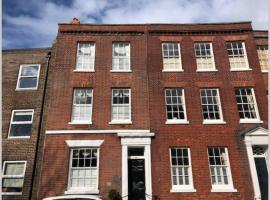 Luxury 2 bed Georgian Townhouse, Old Portsmouth, hotel cerca de Puerto deportivo Haslar, Portsmouth